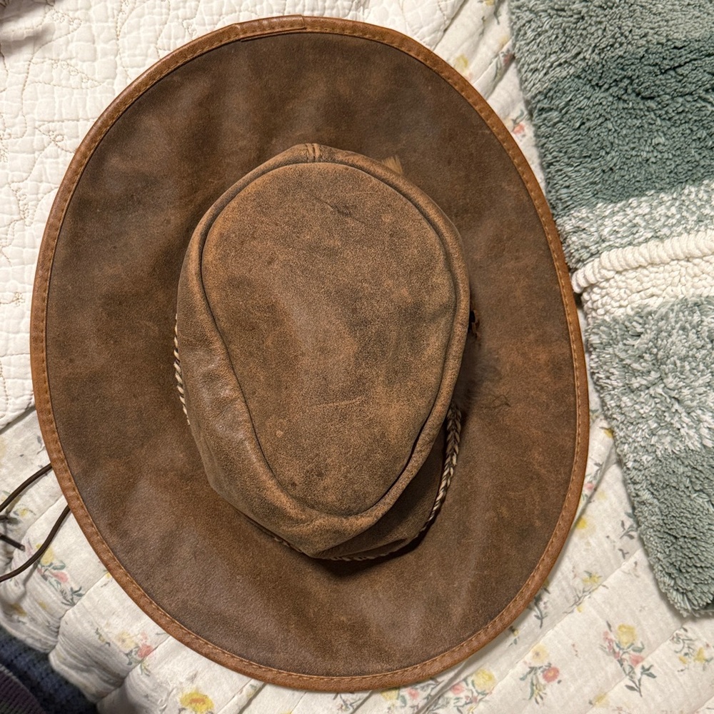Overland Leather Hat with Feather Accent - Picture 4 of 5